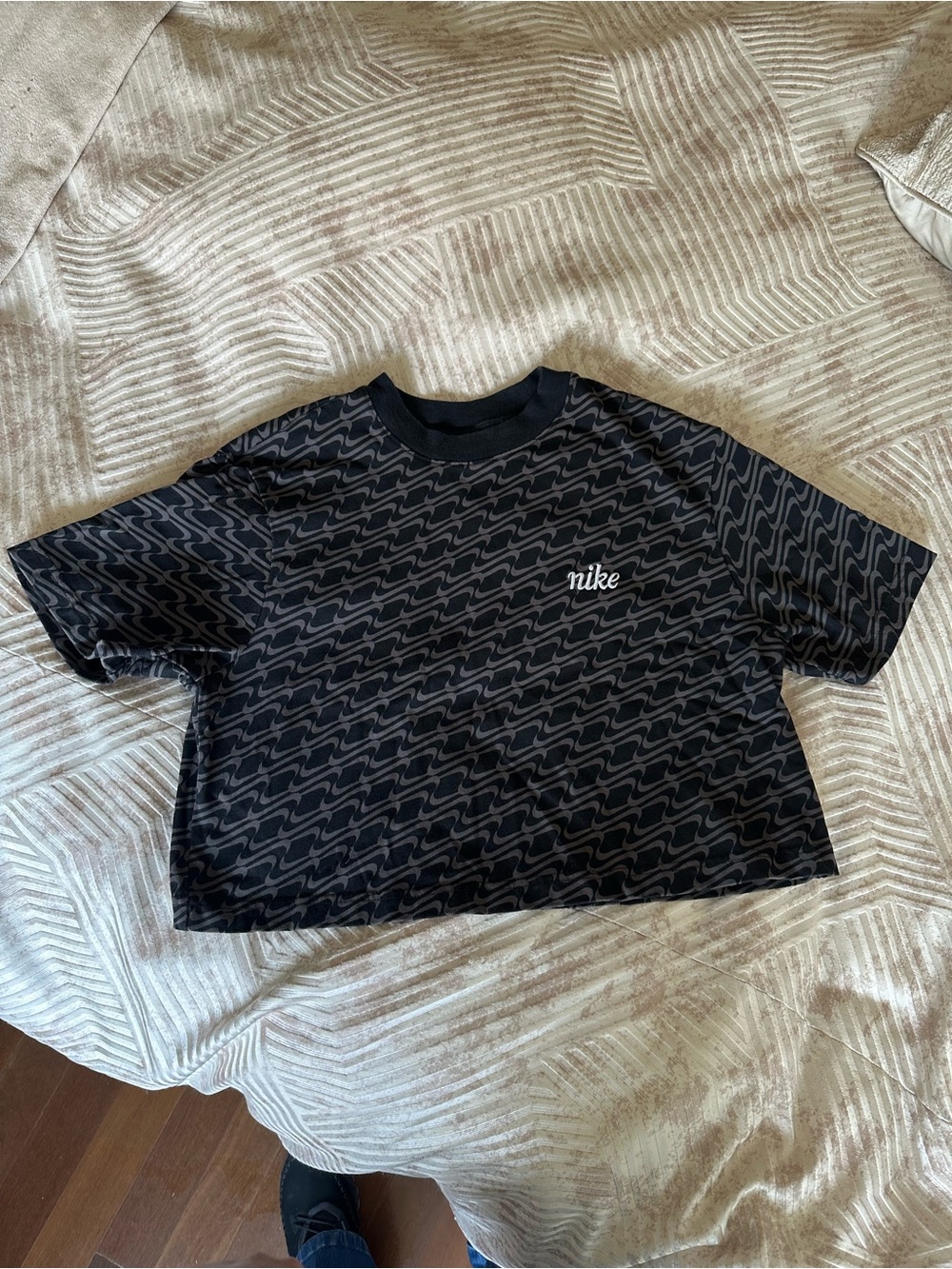 Nike Black Patterned Short-Sleeve Crop Tee